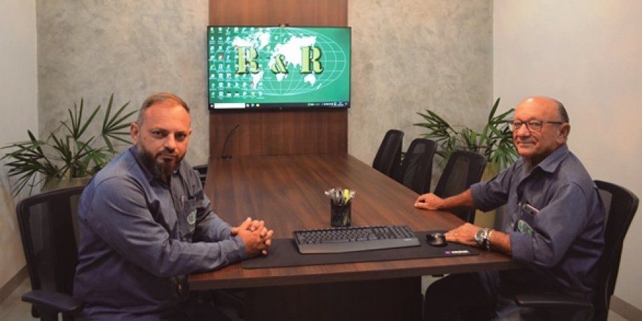 Outro ângulo do prédio moderno